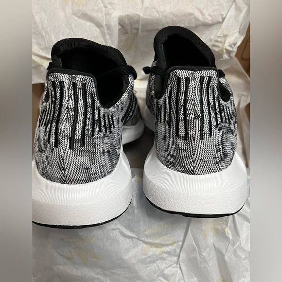 Adidas Swift Run Grey/Cloud White/Core Black Men's Shoe Size 9.5 - Picture 3 of 5